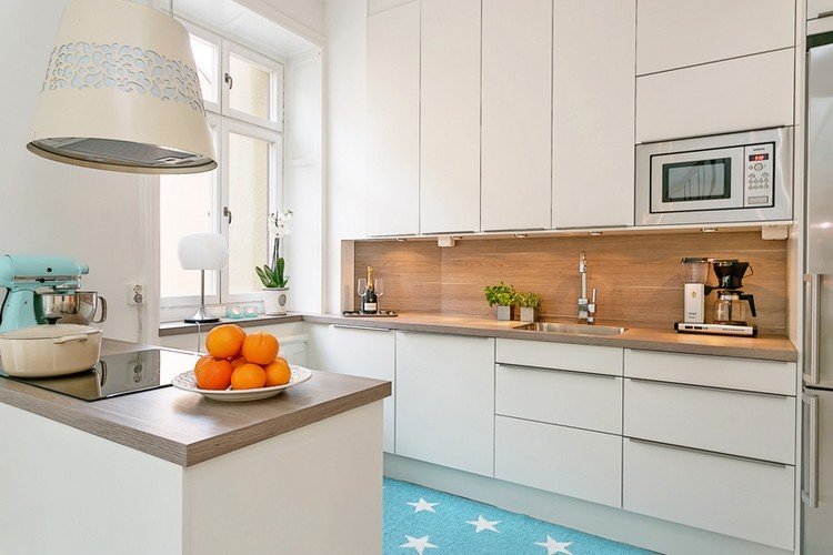 Dosky-nápady-kuchyne-vzhľad-laminátu-skla-ochrana proti striekajúcej vode-biele-fronty