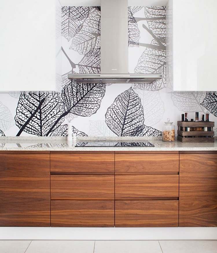 dosky-kuchynské nápady-kremenný-kompozitný-biele-častice-orech-optika-fronty-foto-tapeta