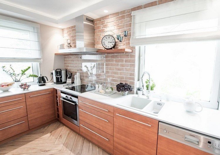 Dosky-kuchyňa-nápady-biela-corian-drevo-fronty-tehlová stena