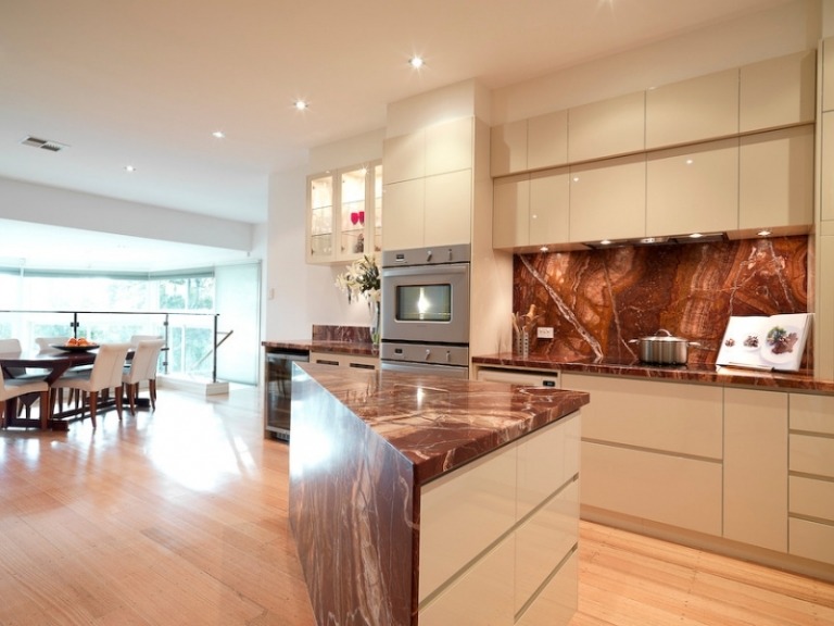 Pracovná doska-kuchyňa-onyx-ušľachtilý-materiál-odolný voči poškriabaniu