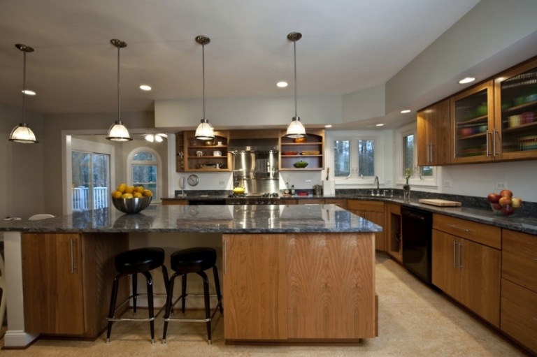 Dosky-kuchyňa-prírodný kameň-žula-sivá-drevo-fronty-nápady