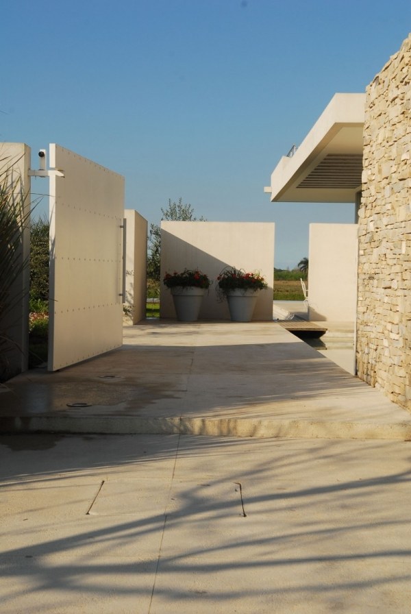 Obytný dom s priestrannou terasou-dom agua