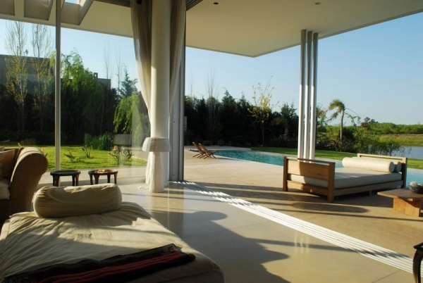 Otvorený plán obytného priestoru-podkrovná obytná budova-architektúra Argentíny