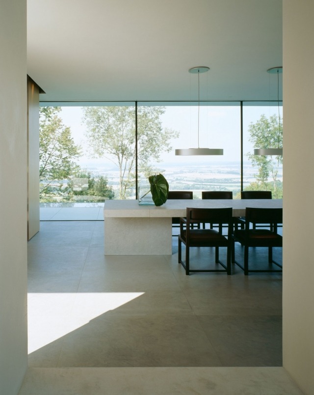 dom-philipp-obývačky-otvorené-bez-deliacich stien-dvere-navrhnuté-prístup-záhrada