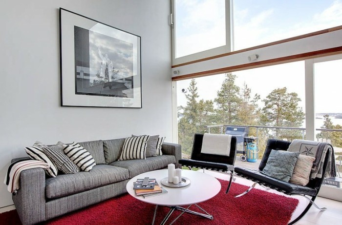 Nápady na zariadenie bytu červený koberec do obývačky