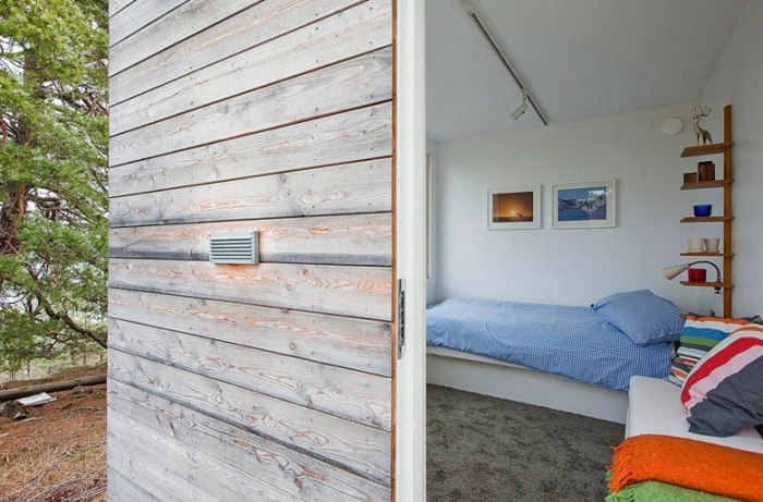 Spálňový dom v interiéri lesa