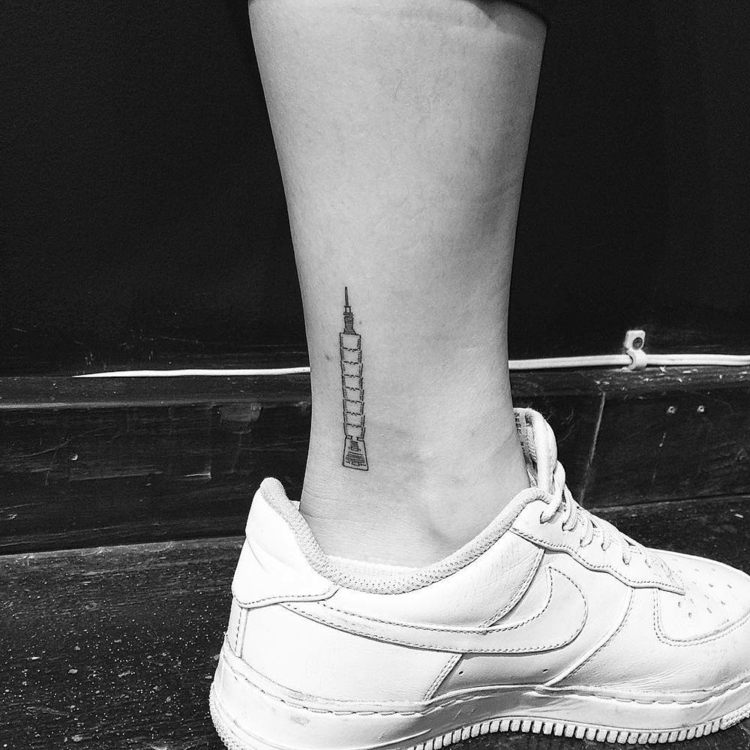 tetovanie-motívy-architektúra-malý-dizajn-členok-lýtko-veža-moderné