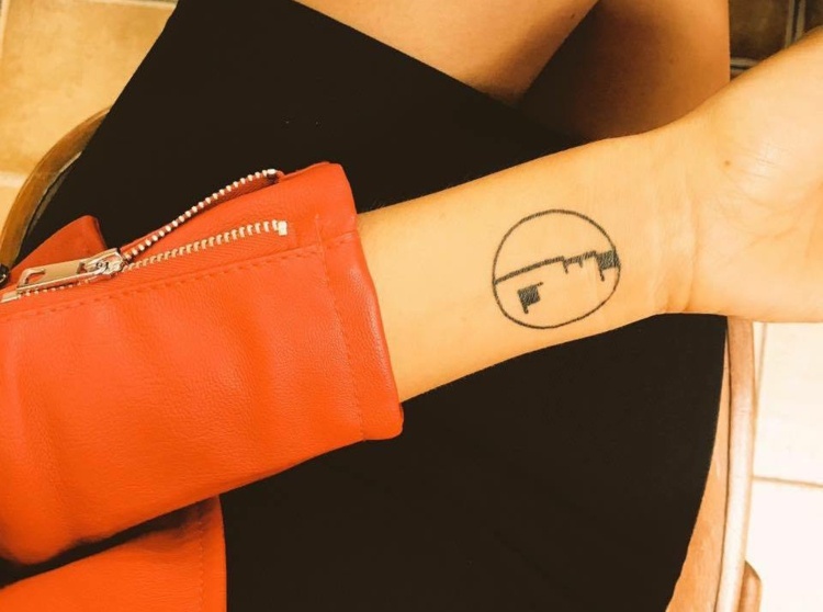 tetovanie-motívy-architektúra-zápästie-malý-motív-kruh-obrázok