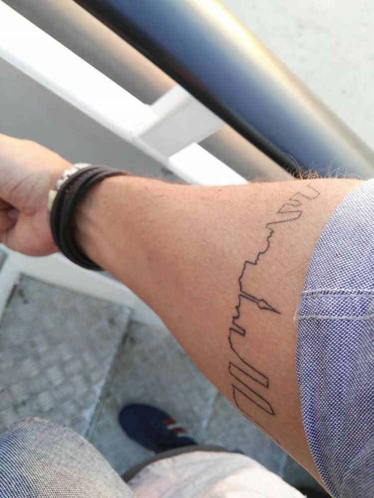 tetovanie-motívy-architektúra-rodné mesto-panoráma-minimalistický-mrakodrap