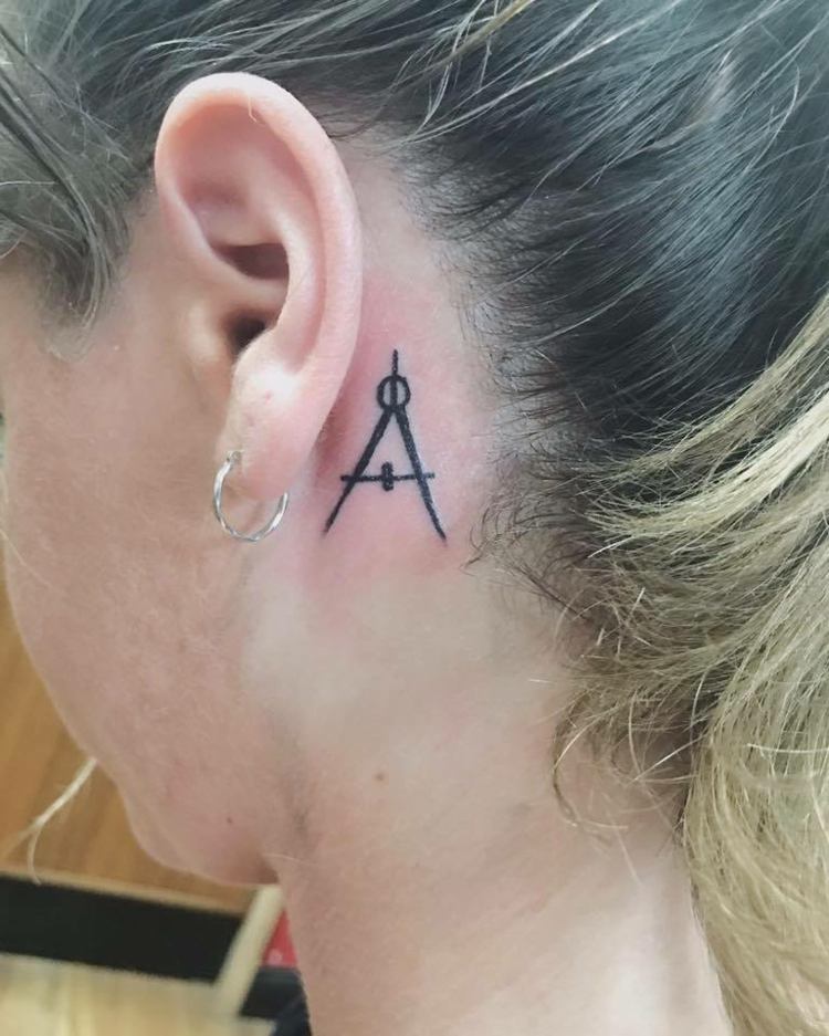 tetovanie-motívy-architektúra-vášeň-architekt-kruh-ucho