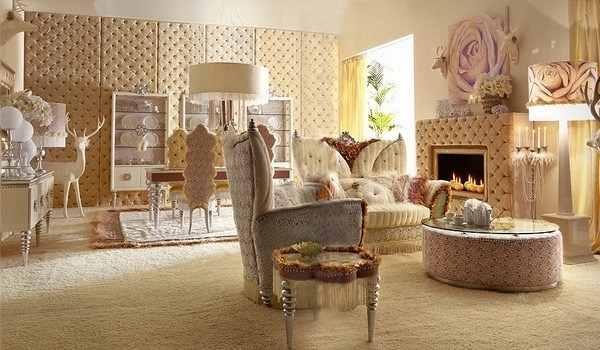 Obklady na stenu v štýle Art-Deco, extravagantné kreslá s kapitolovými motívmi Altamoda