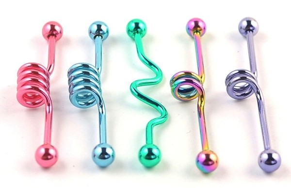 Na prepichnutie sa uprednostňujú kovy model piercingu-činka-variabilné-farby