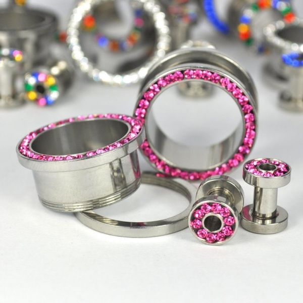 Tunely sú vyrobené z rôznych materiálov kamene-zdobené-tunely-piercing-variabilné-oceľ