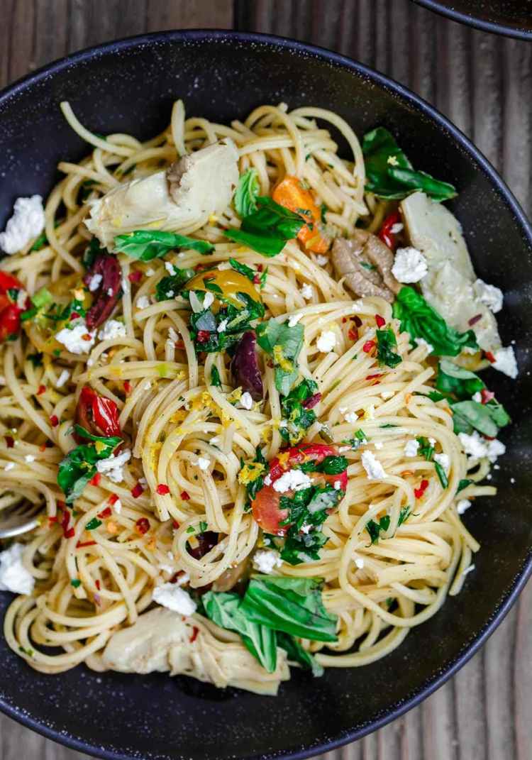 Pripravte si stredomorskú bazalku z artičokov a paradajok