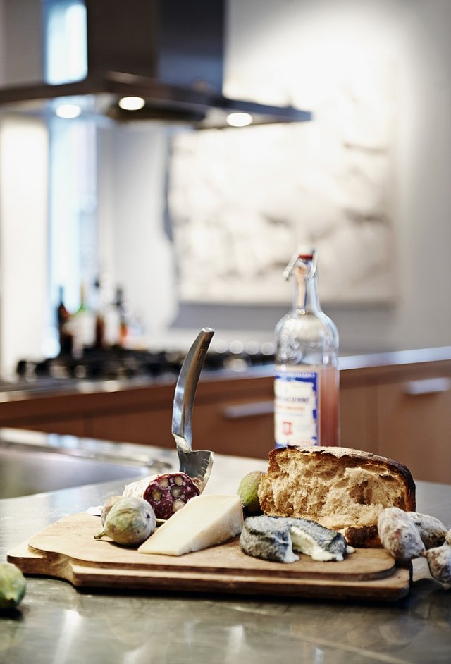 kuchynský digestor z nehrdzavejúcej ocele pracovný pult byt Kodaň kuchynský digestor z nehrdzavejúcej ocele pracovný pult zariadený moderne z Kodane