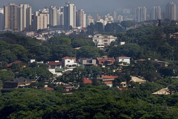 Krajinná betónová budova mesta Sao Paolo