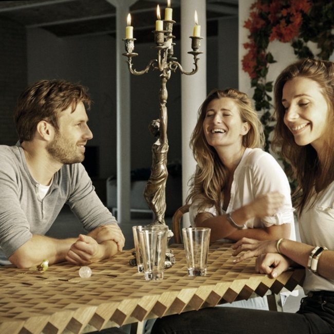 atlasový dubový jedálenský stôl - základný obchod