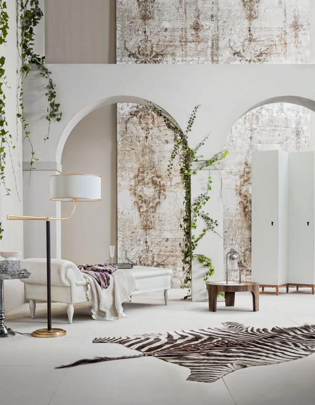 Ošarpaný elegantný nábytok v štýle bývania - eklektický zebrový koberec