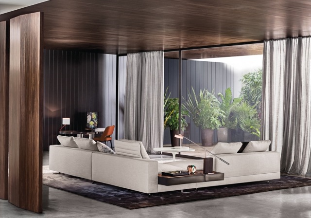 životná situácia moderné zariadenie gauč vankúše konferenčný stolík