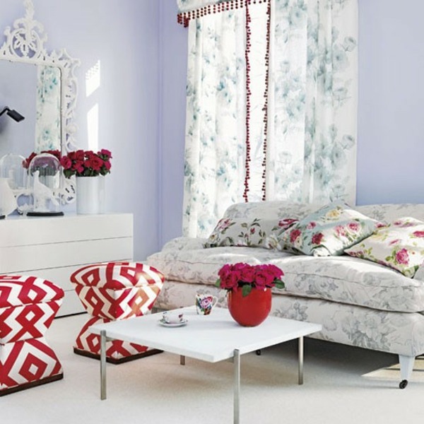 klasická obývačka-biely nábytok-červené stoličky klasická-obývačka-biely-nábytok-červené-stoličky