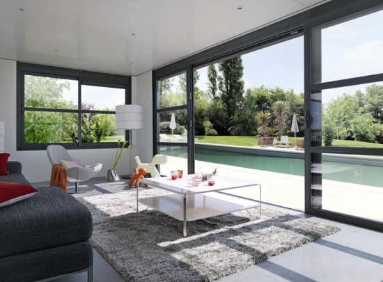 Moderné zariadenie na zastrešenie verandy