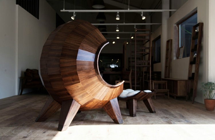 moderný dizajnová stolička so stoličkou