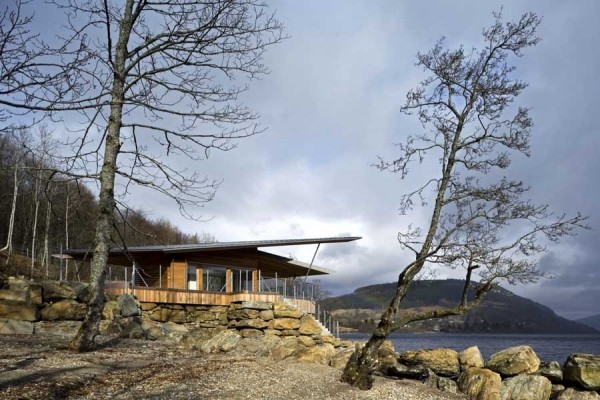 Budova lodenice Loch Tay Stavba lodenice Loch Tay James Bond
