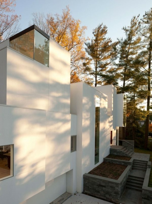 Rezidencia NaCl v lese s jasným geometrickým dizajnovým jazykom Rezidencia NaCl v lese má jasné geometrické tvary