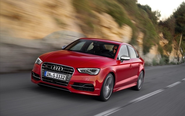 Riadenie Audi S3 Sedan 2014 vpredu Audi S3 sedan 2014 vpredu