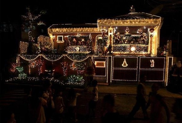 Vonkajšie dekorácie vianočného domu na Filipínach Vianočné dekorácie na Filipínach