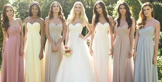 Grécka móda pre družičku pastelové tóny-dlhé šaty bez ramienok