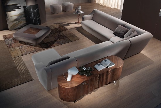 rohová sedačka krémová drevená dekorácia domu od carpanelli