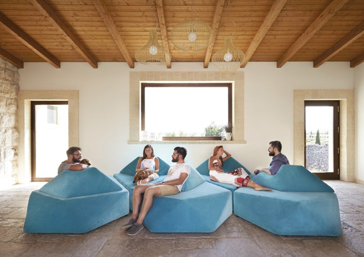 Mimoriadne nápady na bývanie - modulárna skupina sedadiel Vibro Mimoriadne nápady na život-dizajn-sedenie-funkčné-flexibilné moduly