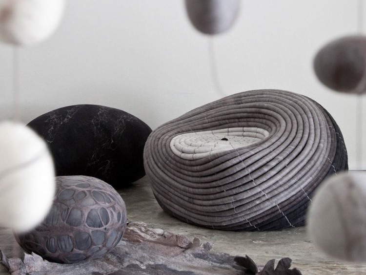 Fusak, gauč a taburetka ručne vyrobená zo 100% merino vlny mimoriadne-živé-nápady-dizajn-pouf-vlna-sivá-organická