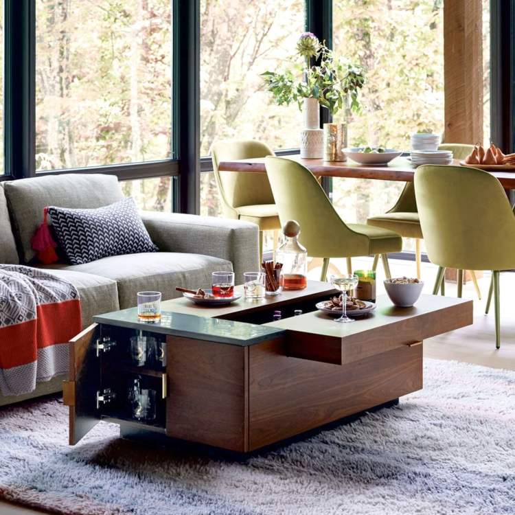 Ukladanie šperkov, konferenčný stolík, nízke dvere, šálky, tajná priehradka, fľaše, obývací priestor, gauč, jedálenský stôl