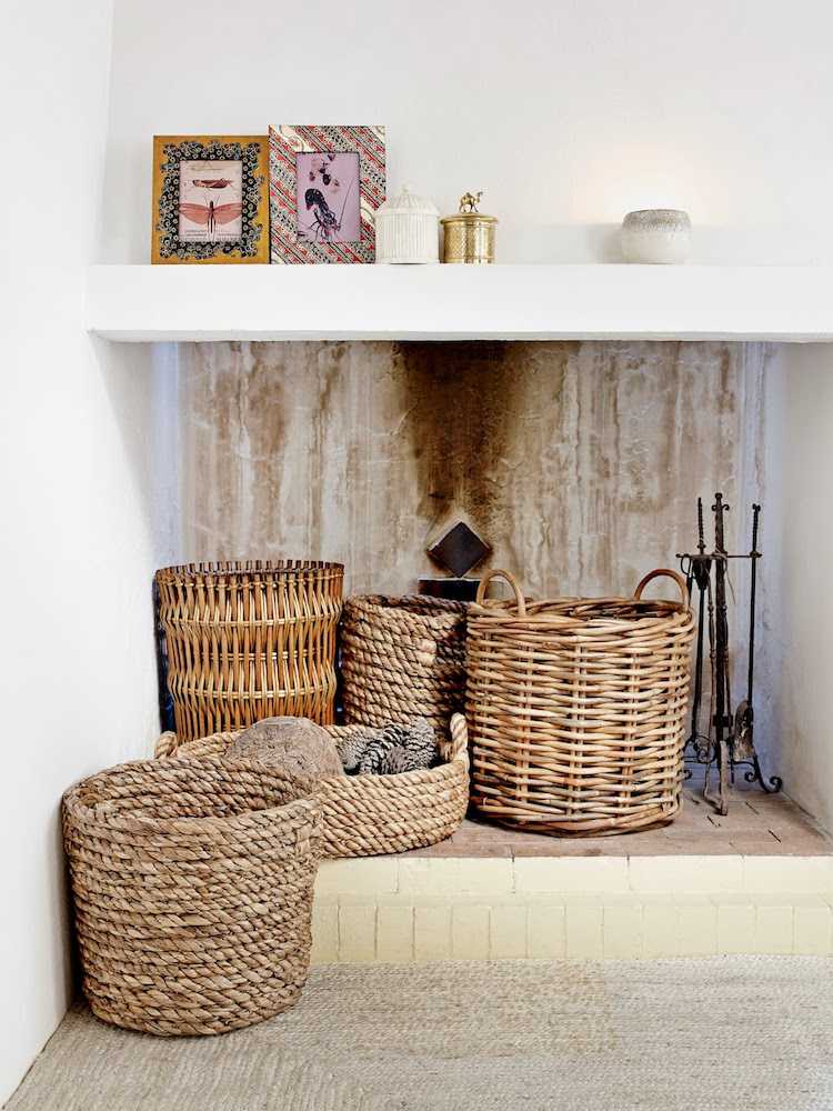 Úložné koše-deko-krb-krbová rímsa-ozdobiť-prírodné materiály-nápad