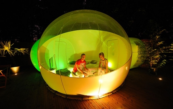 nafukovací dizajnový záhradný nábytok s okrúhlym domom