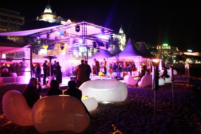 Nábytok pieskové plážové párty LED osvetlenie