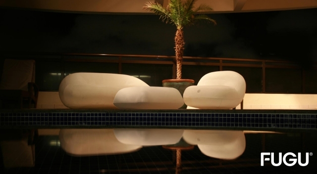 Dizajn nafukovacieho nábytku LED osvetlenie bazénovej terasy nafukovací nábytok LED osvetlenie bazénová terasa