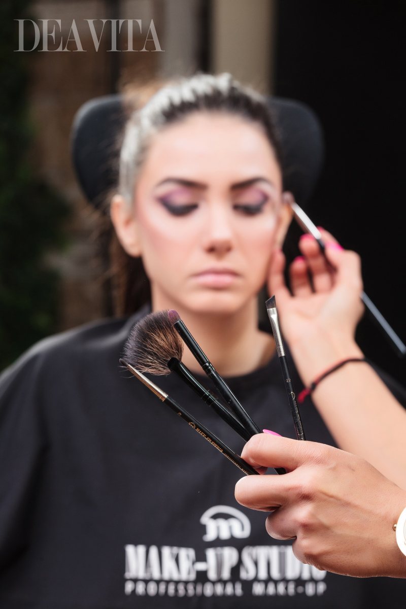 na párty líčenie používajte rôzne štetce pokyny na líčenie očí-používanie-typov-tvarov štetcov