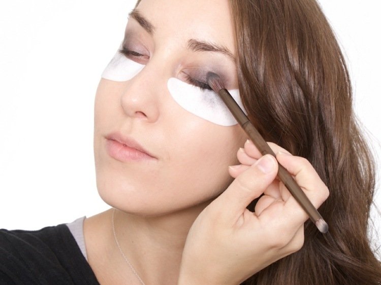 tipy na líčenie očí-ochranné štíty-techniky líčenia-správne očné tiene-líčenie dolných viečok