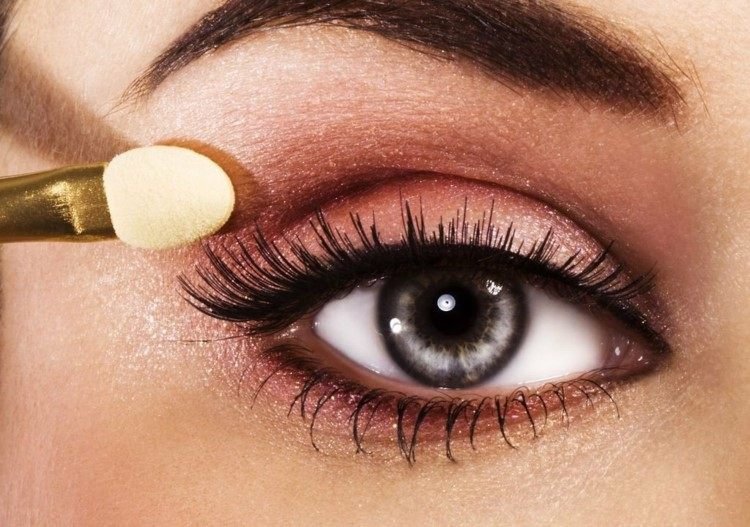 očný make-up-nápad-sivá-farba-očí-teplé-farby-očné tiene-spodné viečko-farebná harmónia