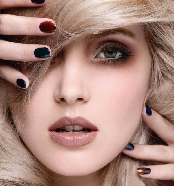 Dymové oči a farebné nechty na večer smokey-eyes-girl-idea-makeup-nechty