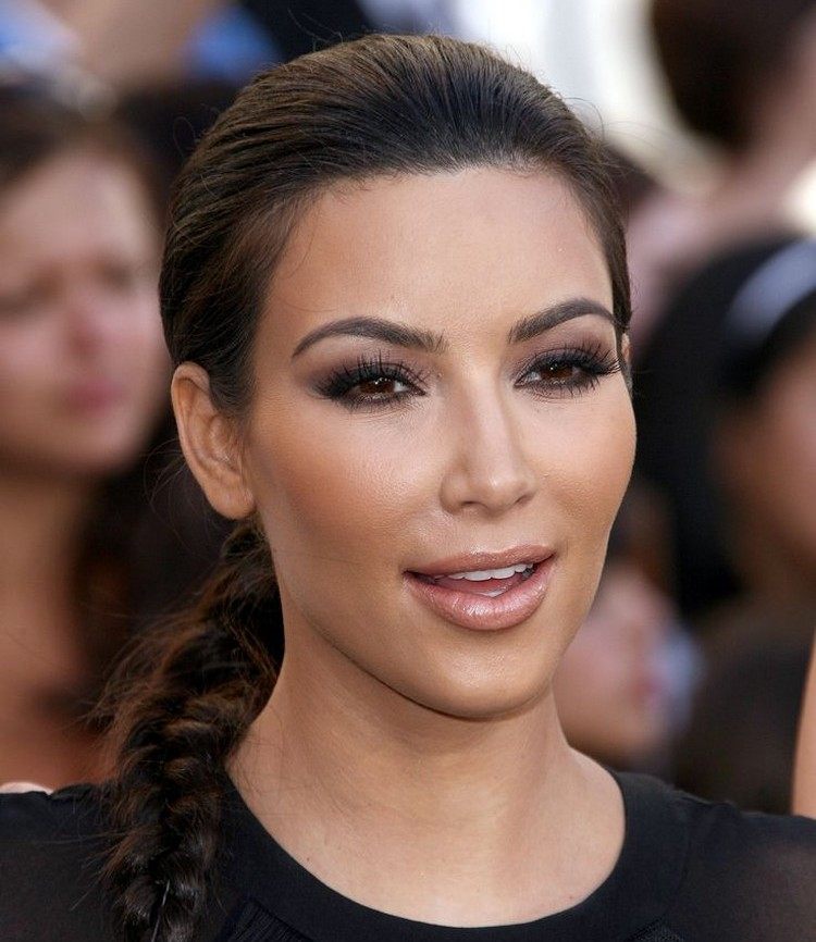 Oči make-up tmavé oči-hnedé-očné tiene-dymové oči