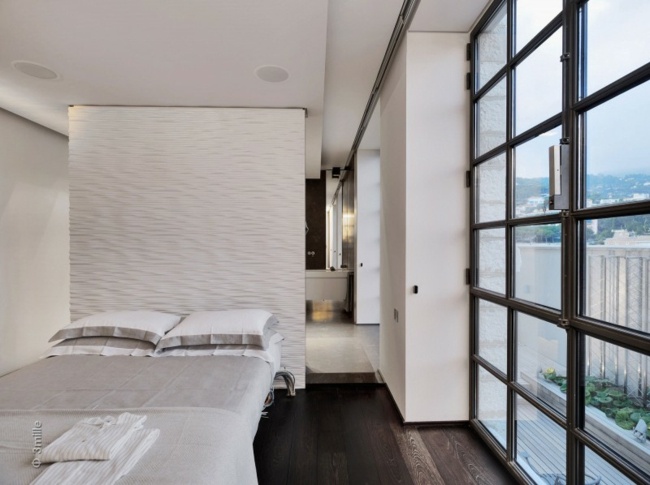 Interiér spálne moderná podlaha moderné stropné podlahové okno