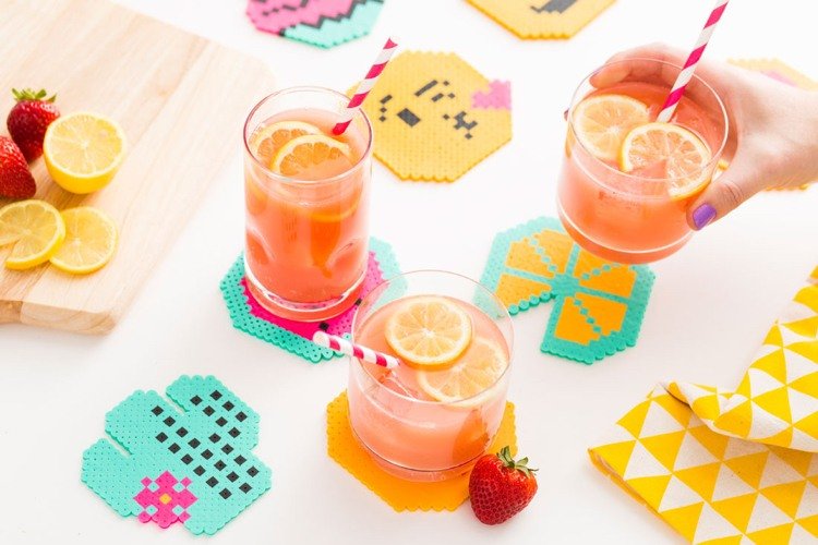 Drotár so nažehľovacími korálkami - tácky - letné nápoje - záhrada