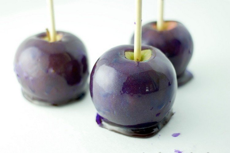 neobvyklé-dezerty-cukríky-jablková poleva-priestor-vzhľad-nočná obloha-recept-nápad