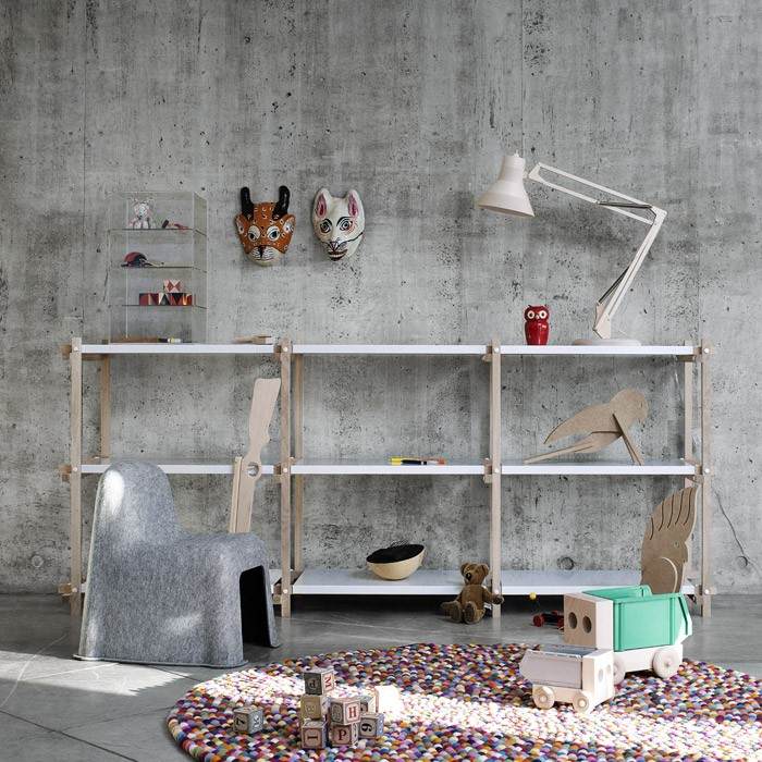 Škandinávsky žijúci dizajn-policový systém-biele-dubové seno