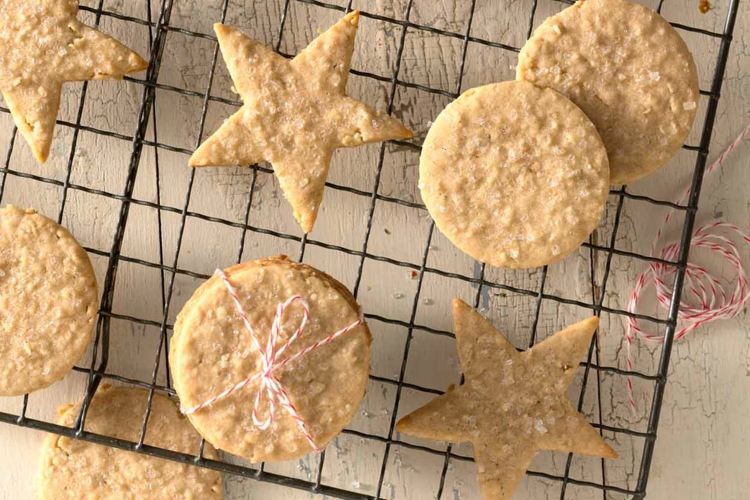 Krájače ovsených vločiek, cukru, vanilky a masla