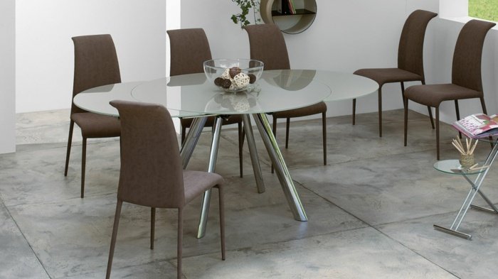 Betónový vzhľad-podlaha-predĺžiteľný-stôl-zo skla